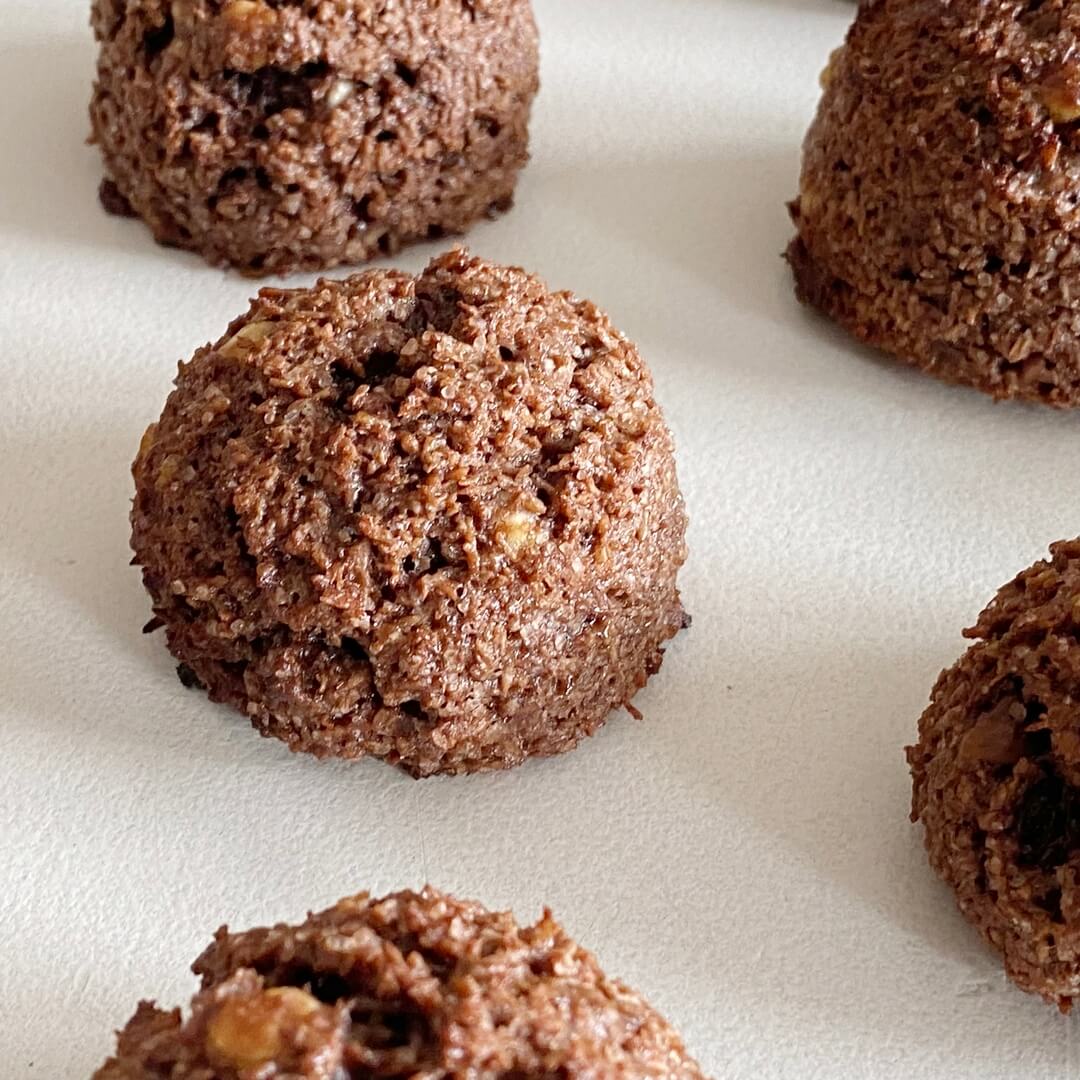 Chocolate Kokosballen, Coconut cookie balls!🥥 Find the recipe here: https://youtu.be/fKHnyxFji9Q

#coconutcookies #recipe #baking #kokosballen #coconutchocolatecookies