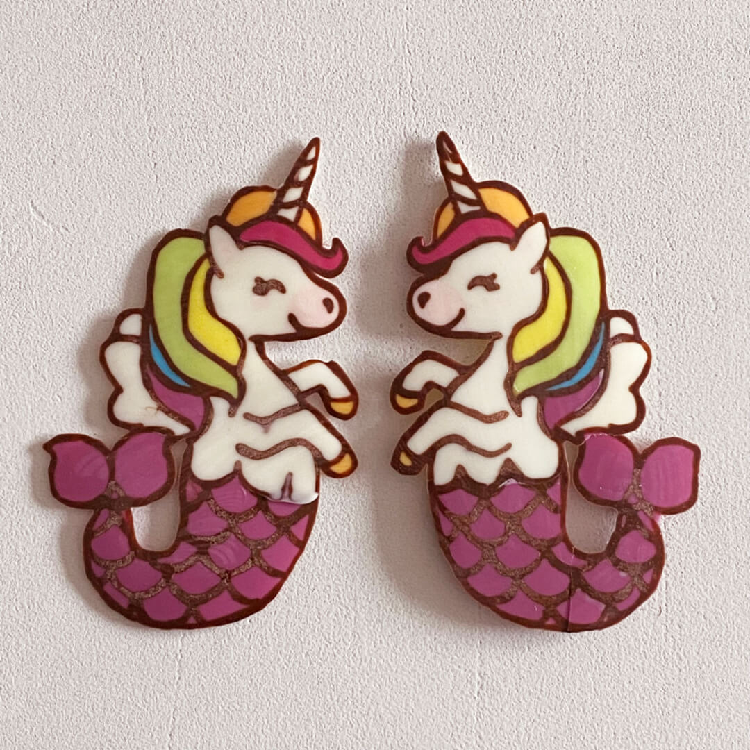 Adorable Mermaid Alicorn Chocolates.🦄 Find the recipe here: https://youtu.be/mXhKQEyYL68

#Recipe #Food #Baking #Chocolate #AlicornChocolates #UnicornChocolates