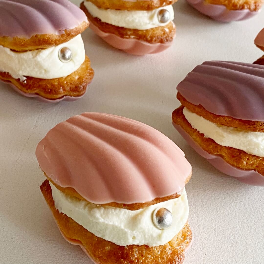 Oyster Madeleines with edible Pearls!🦪 Find the recipe here: https://youtu.be/PCRlRR9n5T8

#recipe #madeleine #mermaid #oystermadeleine #madeleines #baking