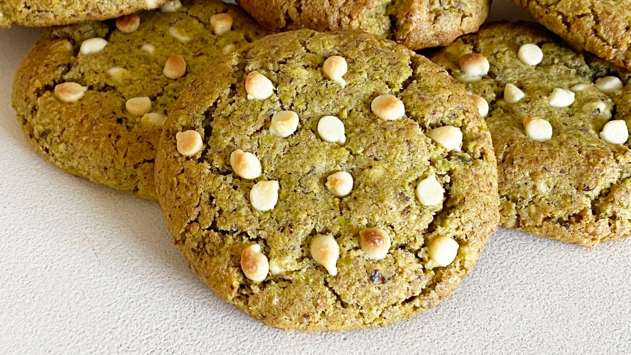 Pistachio cookies, the perfect treat for any Pistachio lover!😋 Find the recipe here: https://youtu.be/-QHnGYuDN7U

#Recipe #Food #Baking #Cookies #Pistachio