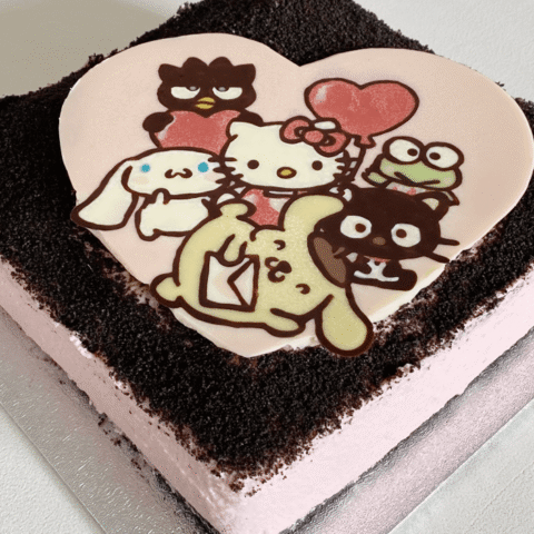 Hello Kitty & Friends No-Bake Strawberry & Oreo Cheesecake